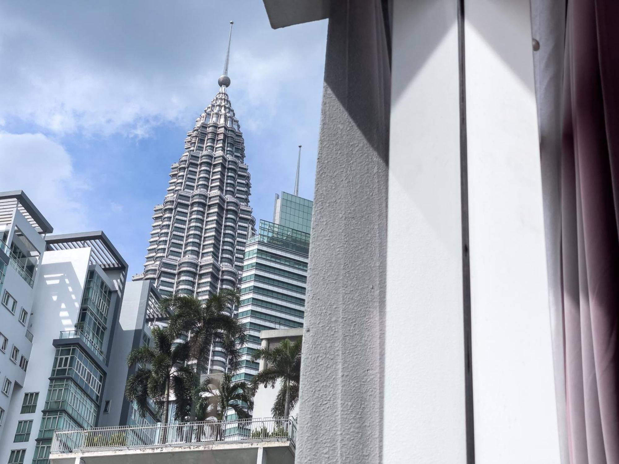 Soho Suites Klcc By Rest Kuala Lumpur Exterior photo